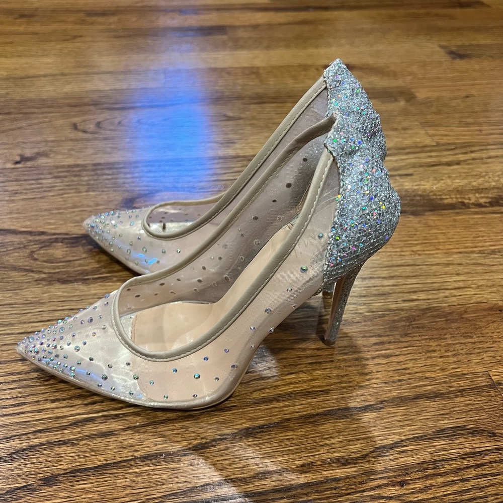 Amazon Heels - Picture 4 of 10